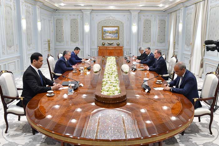 Özbəkistan Prezidenti Şavkat Mirziyoyev Azərbaycan nümayəndə heyəti ilə görüşüb