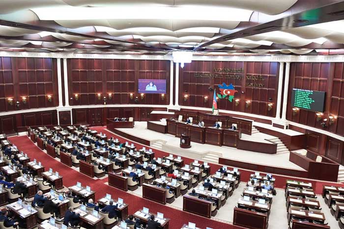 Milli Məclisin plenar iclasında 28 qanun layihəsinə baxılıb