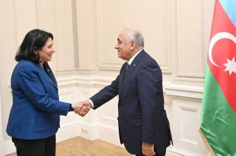 Baş nazir Əli Əsədov Tbilisidə Gürcüstan Prezidenti Salome Zurabişvili ilə görüşüb