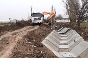 Biləsuvar, Ağdaş və Goranboy  rayonlarında torpaq kanallar beton üzlüyə alınır