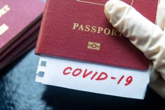 Vaksinasiya olunmayan vətəndaşlara COVİD-19 pasportu satan şəxslər saxlanılıb