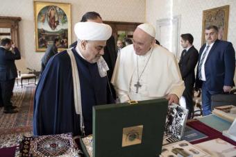 Şeyxülislam Allahşükür Paşazadə Vatikanda Roma Papası Fransisklə görüşüb